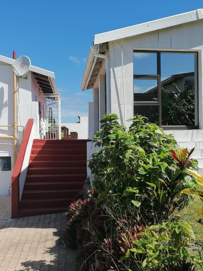 The Whitehouse Hotel Port Shepstone Exterior photo