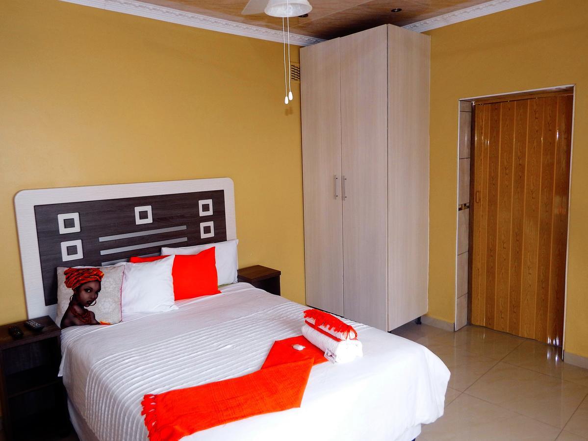 The Whitehouse Hotel Port Shepstone Exterior photo