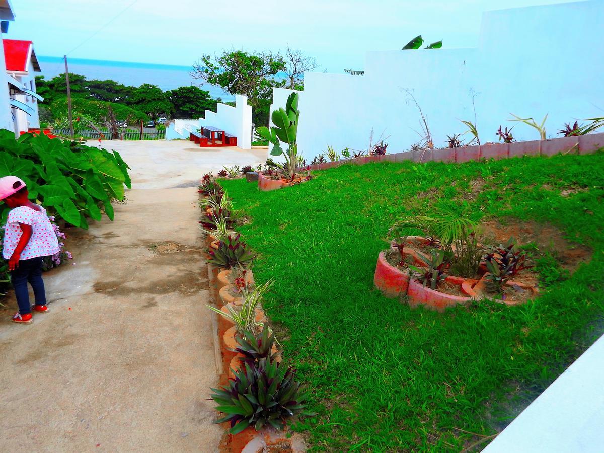 The Whitehouse Hotel Port Shepstone Exterior photo